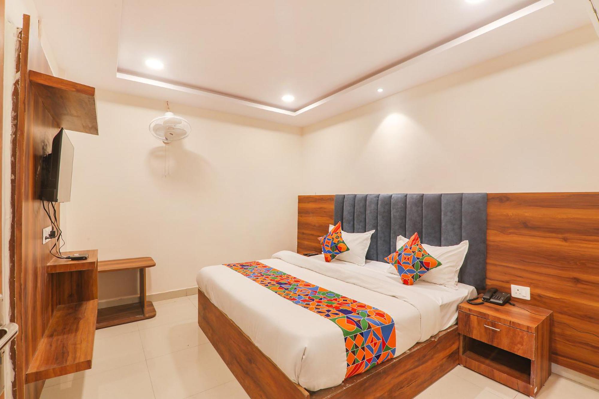 Fabhotel Rachna Palace And Banquets - Nr Lekhraj Metro Station Lucknow Bagian luar foto
